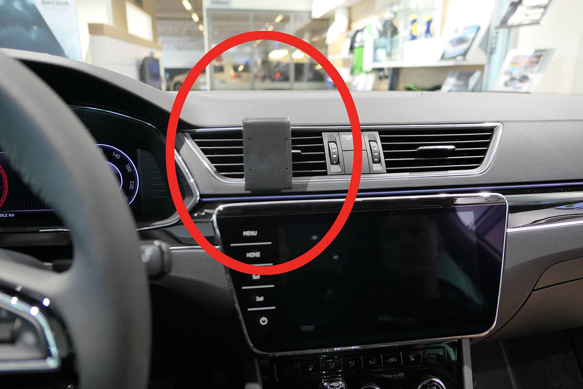 Brodit ProClip 855554 Skoda Superb 2019-2023 Senter