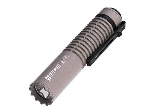 Speras E21 lommelykt i titanium legering 2000lm / 322 meter kast