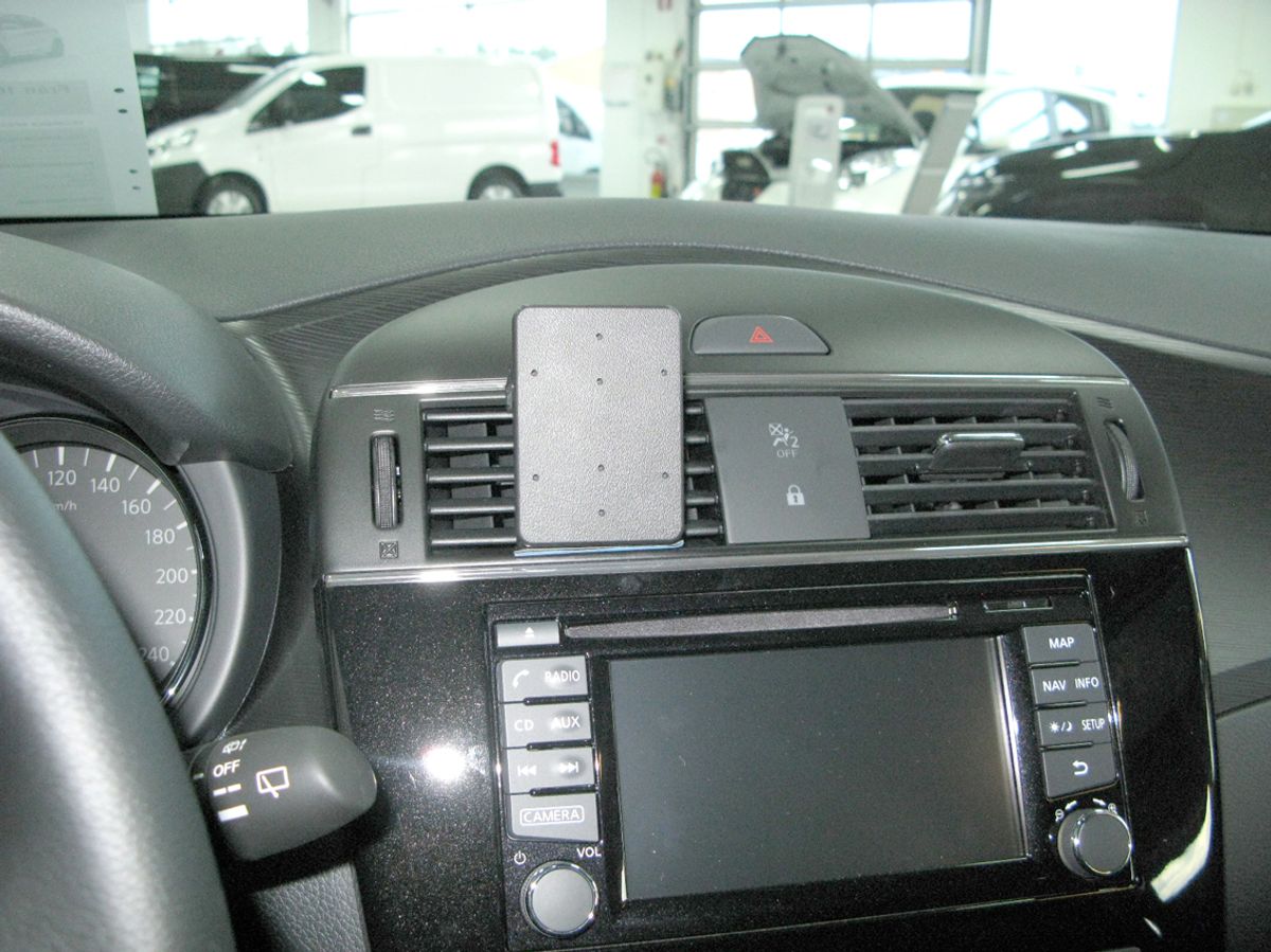 Brodit ProClip 855062 Nissan Pulsar 2014-2018 Senter