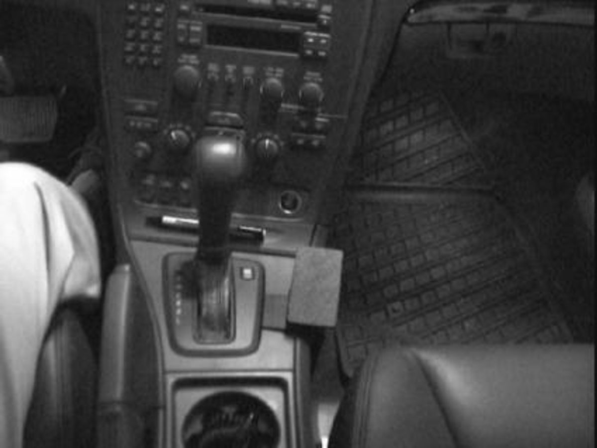 Brodit ProClip 832912 Volvo V70, XC70 2001-2004 Konsoll