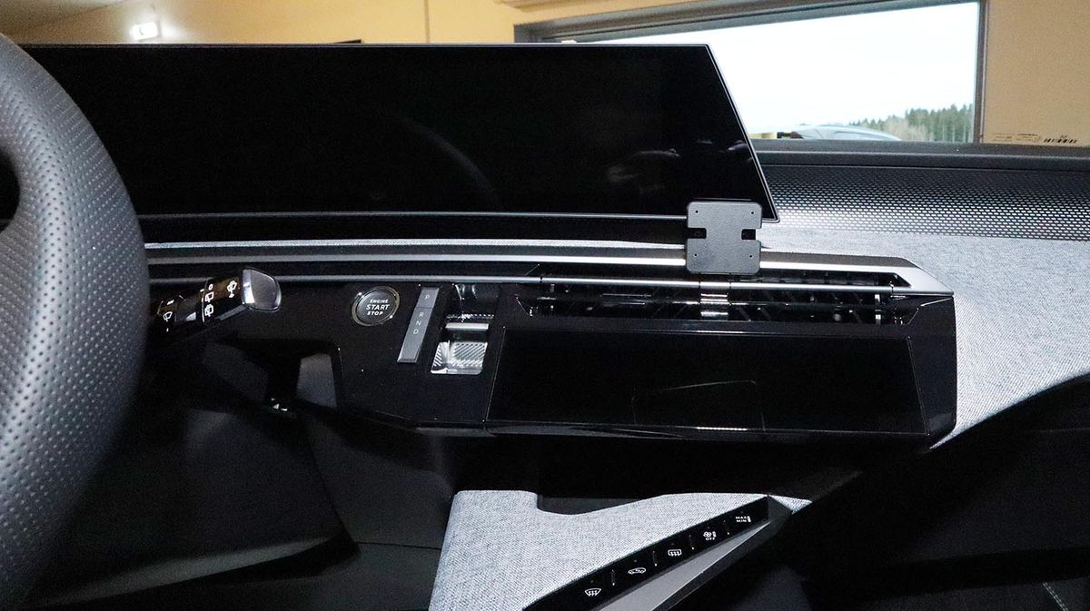 Brodit ProClip 856164 Peugeot 3008, 5008 2025--> Senter