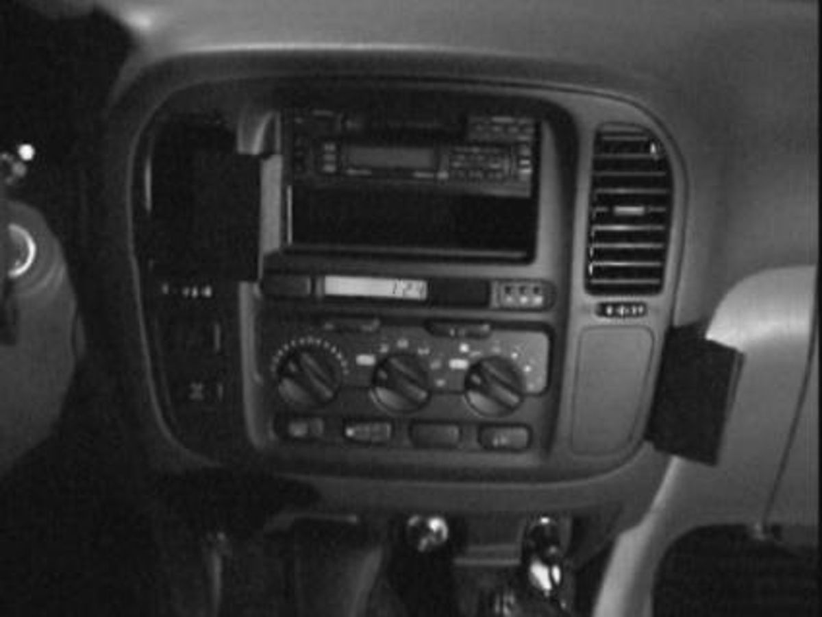 Brodit ProClip 852644 Toyota LandCruiser 100 1999-2001 Vinklet