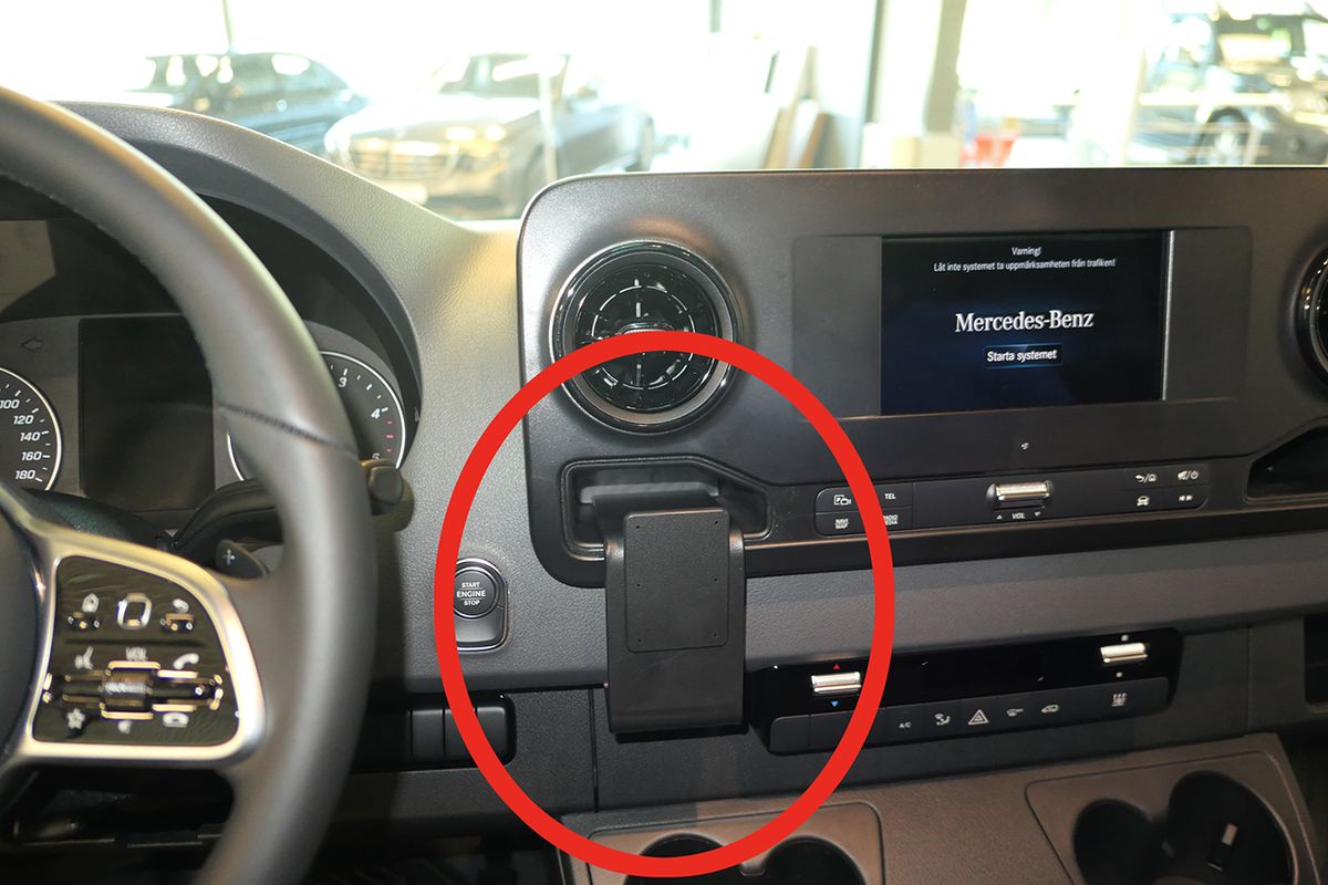 Brodit ProClip 213556 Forsterket. Mercedes Benz Sprinter 2019--> Senter