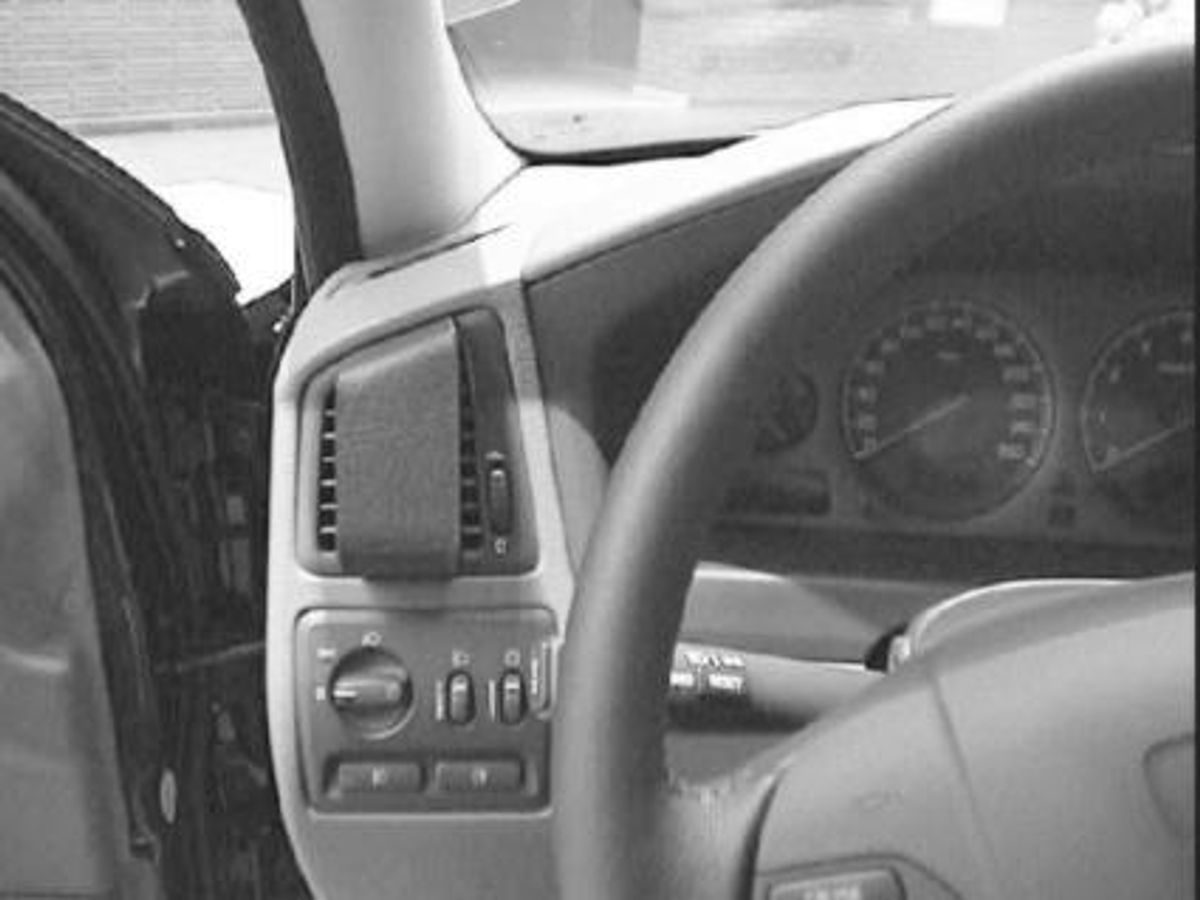 Brodit ProClip 802778 Volvo XC70, V70, S60 2001-2009 Venstre